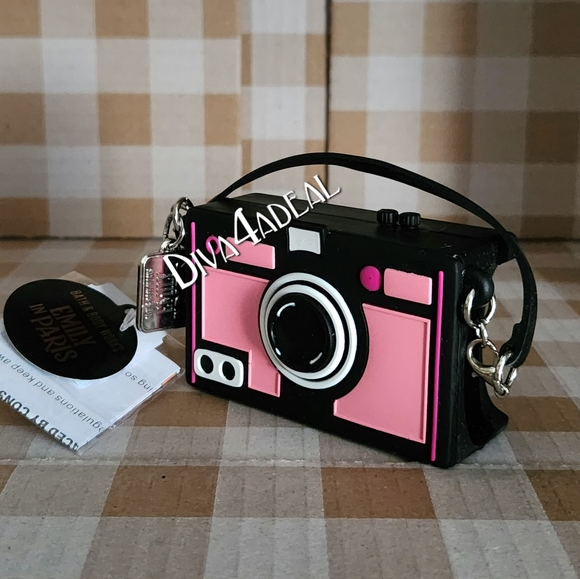 Bath & Body Works Netflix EMILY IN PARIS Camera Pocketbac Holder - Picture 1 of 3